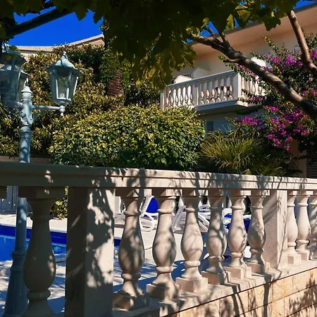 Aspalathos Pensión 3*